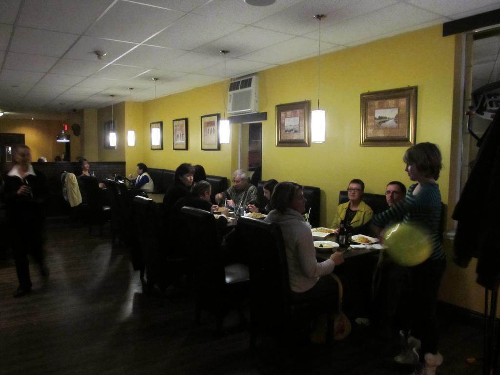Le Voyageur Inn Mattawa Bagian luar foto