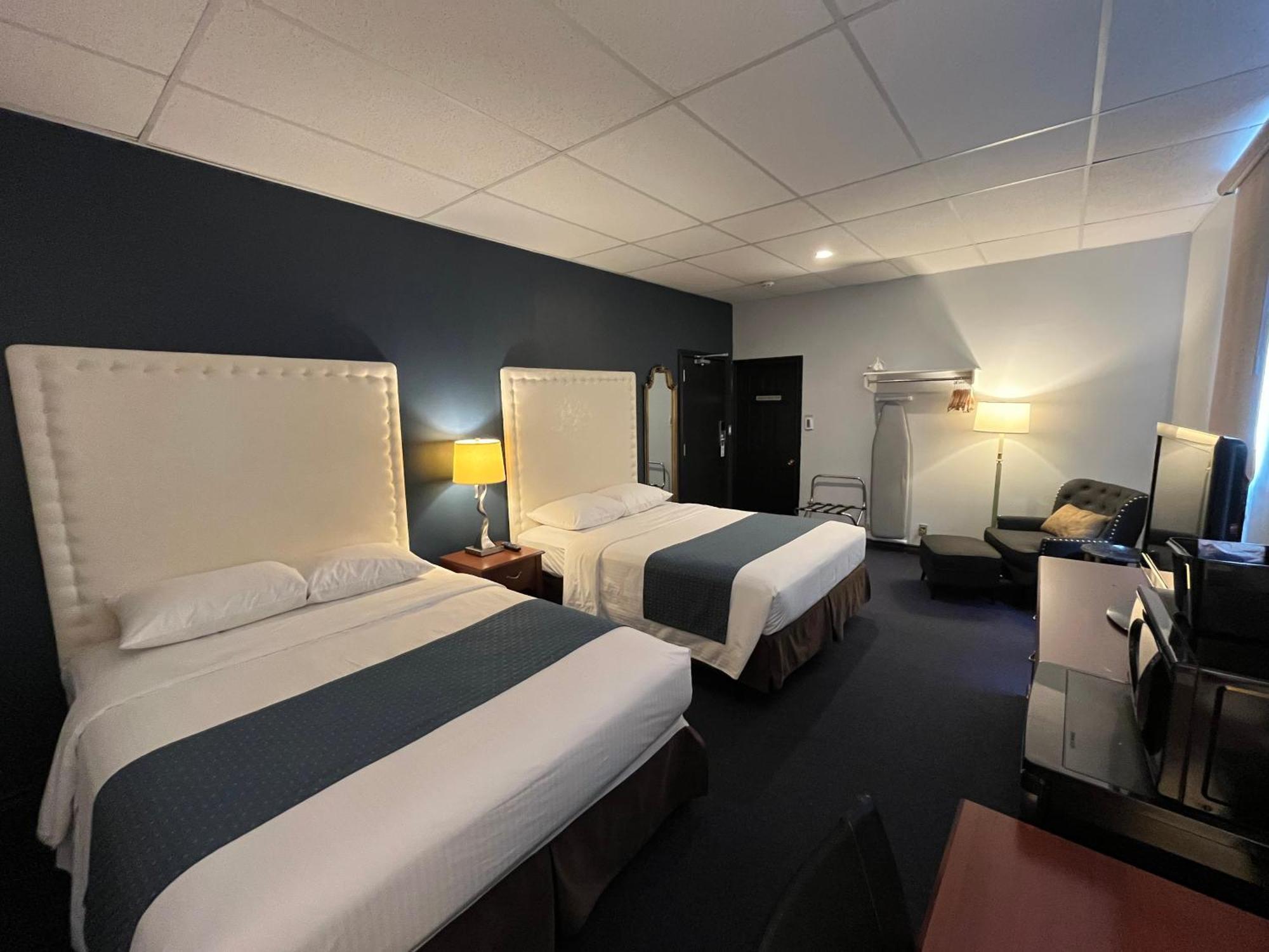 Le Voyageur Inn Mattawa Bagian luar foto