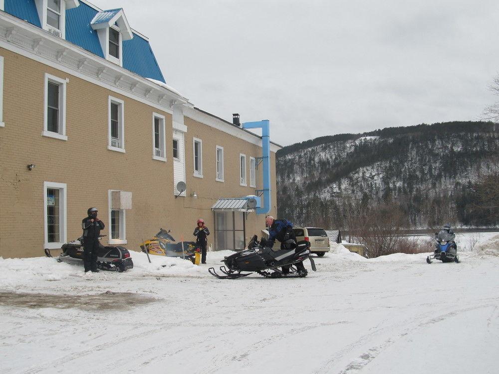 Le Voyageur Inn Mattawa Bagian luar foto