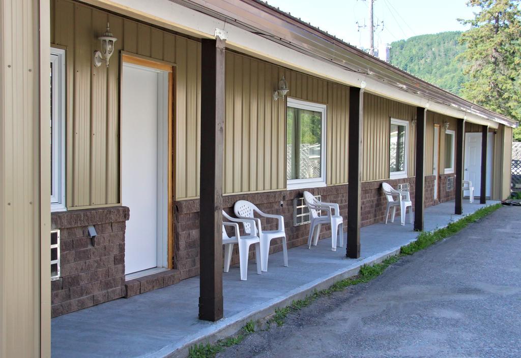 Le Voyageur Inn Mattawa Bagian luar foto