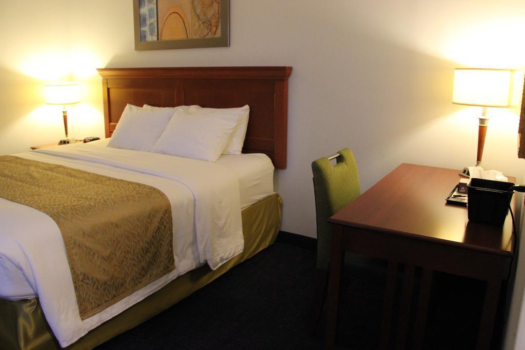 Le Voyageur Inn Mattawa Bagian luar foto