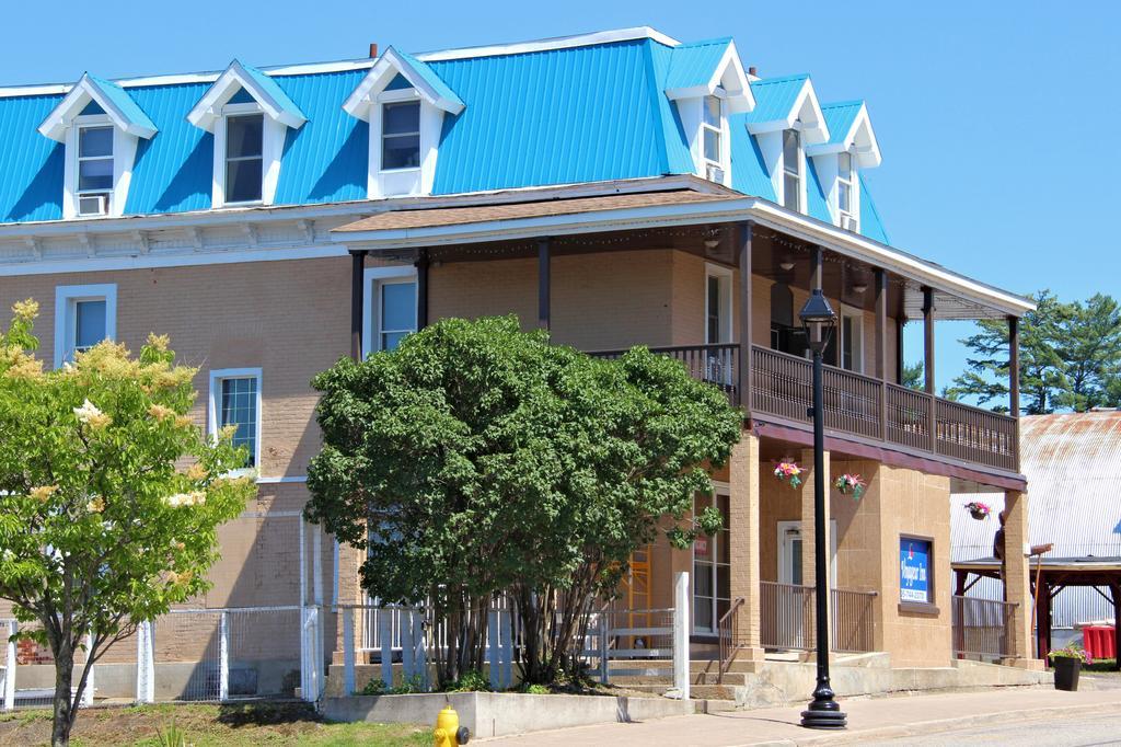 Le Voyageur Inn Mattawa Bagian luar foto